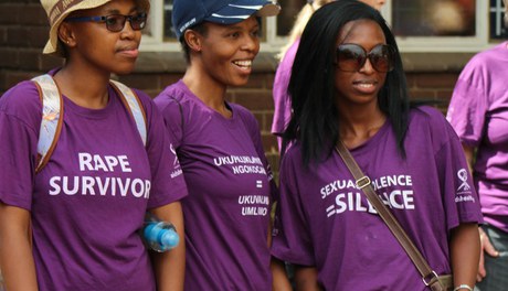 Geschlechtsspezifische Gewalt: Die internationale Zusammenarbeit in der Verantwortung